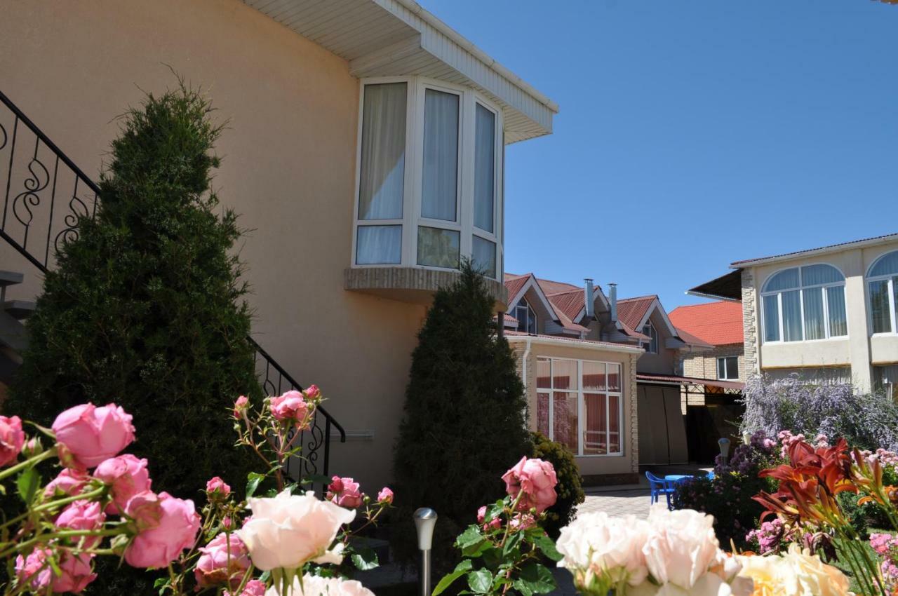 Zlata Inn Tamchy Luaran gambar